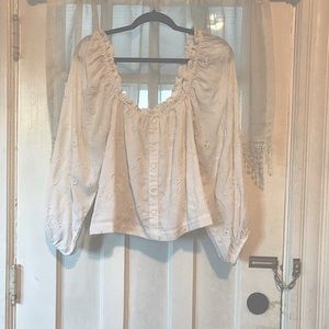 White 3/4 sleeve top w/ embroidered flowers